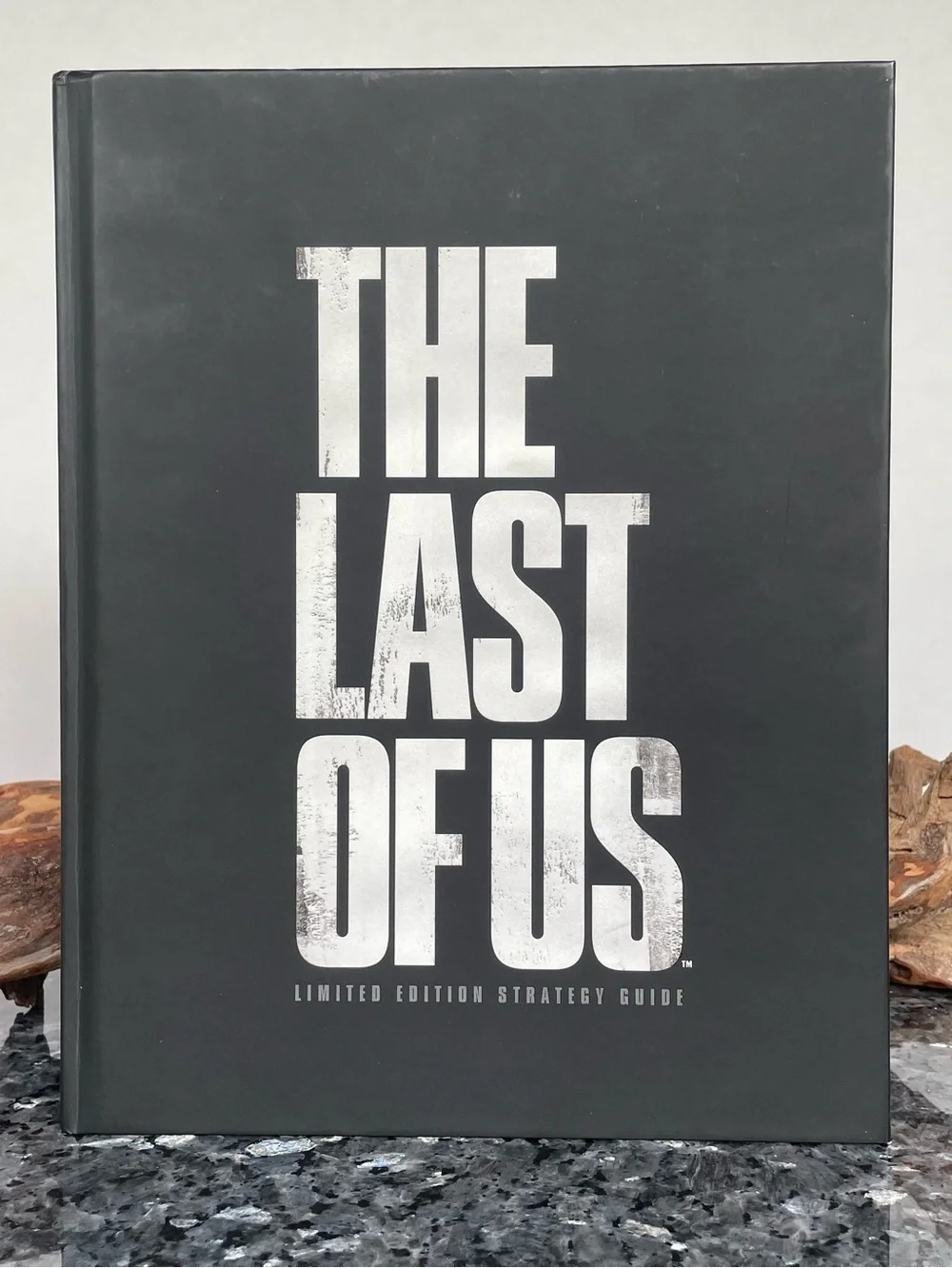 2013 Last Of Us Limited Edition Strategy Guide Hard Cover Book